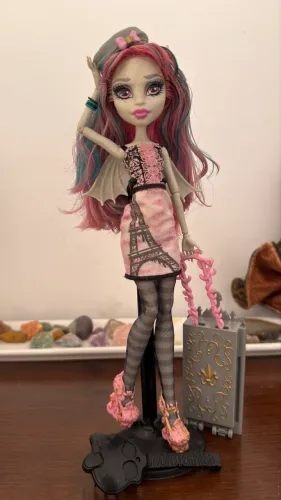 Boneca Monster high Rochelle Goylle scaris