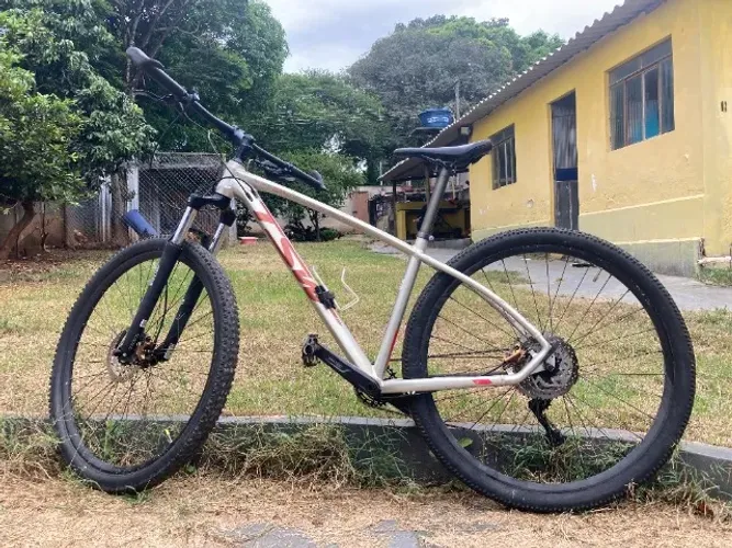Bicicleta TSW Jump Aro 29 - Shimano Deore (Muito conservada)