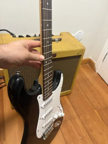 Guitarra Squier sonic stratocaster