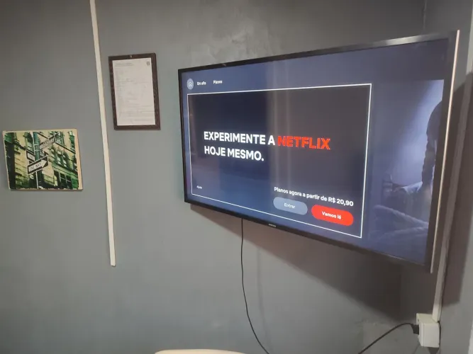 Suporte articulado para televisores de 28 a 43 polegadas 