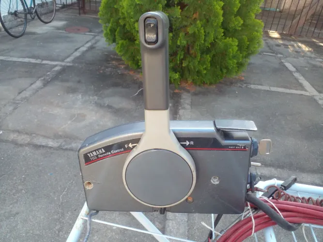 Manete comando yamaha marca original yamaha semi novo completo com trim1800,00s 0,00