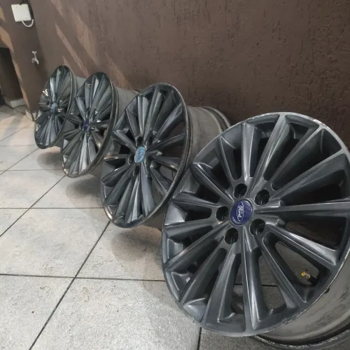 Rodas aro 17 100x108 originais Focus Titanium . 