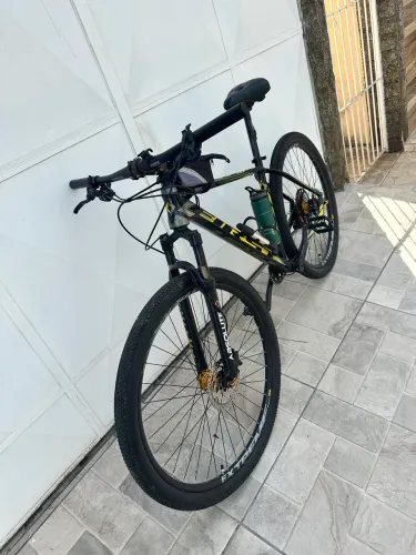 Bicicleta First Athymus