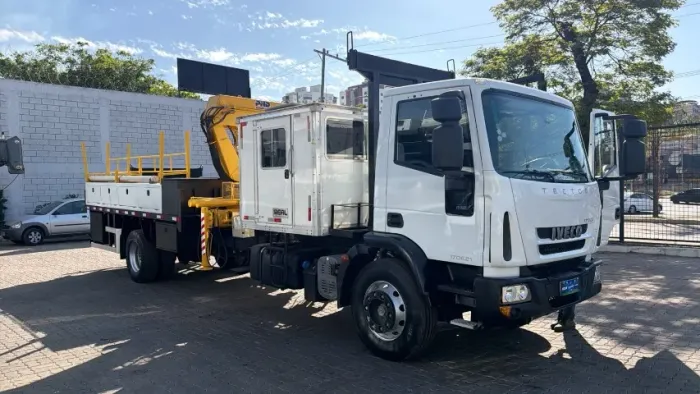 IVECO TECTOR 170E21 MUNCK COM RADIO CONTROLE MODULO COM BANHEIRO