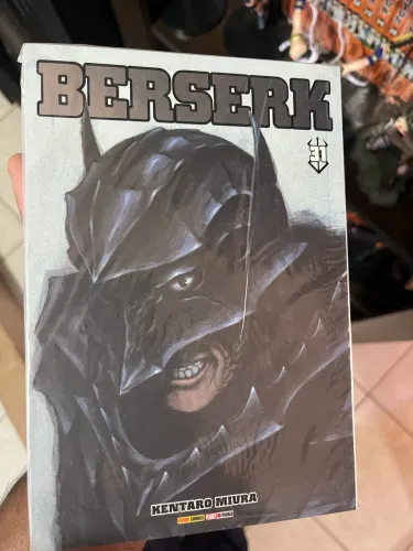 Coleção completa do manga Berserk edição de luxo.
