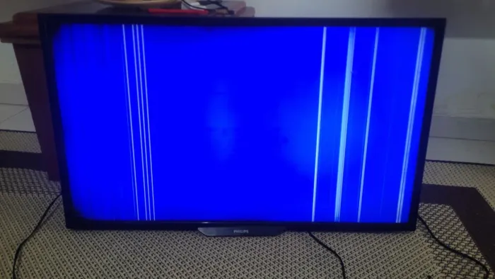 TV Philips 32 polegadas com defeito na tela. 