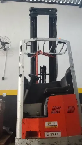 Empilhadeira Retrátil Still FME , com bateria e carregador