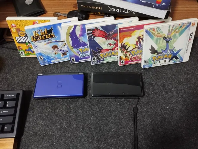 Nintendo 3DS + DS Lite + Pokémon X, Y, Omega Ruby, Moon + Kid Icarus + Mario