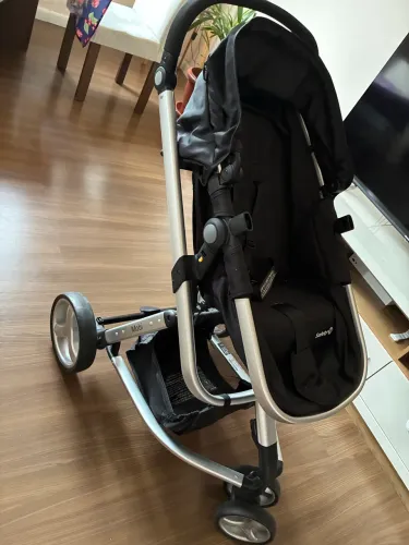 Carrinho de bebê e bebê conforto (safety 1st)