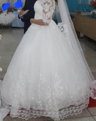 Vestido de noiva renda floral com coroa de brinde