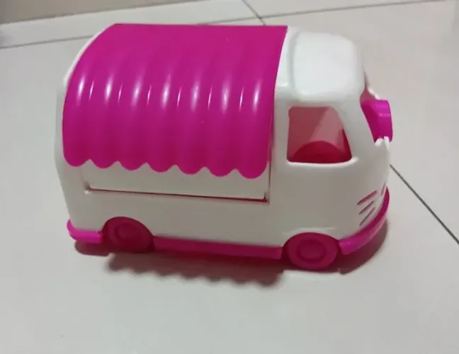 Carrinho da hello kitty Mattel 