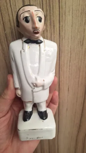 Estatueta Antiga "Amigo da Onça" em Porcelana/Cerâmica