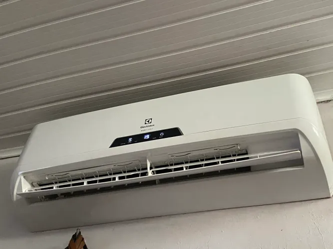 Vendo central de ar 18 mil BTUS , parcelo do cartão com acréscimo da maquineta 
