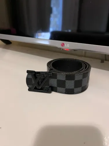Vendo cintos da LV