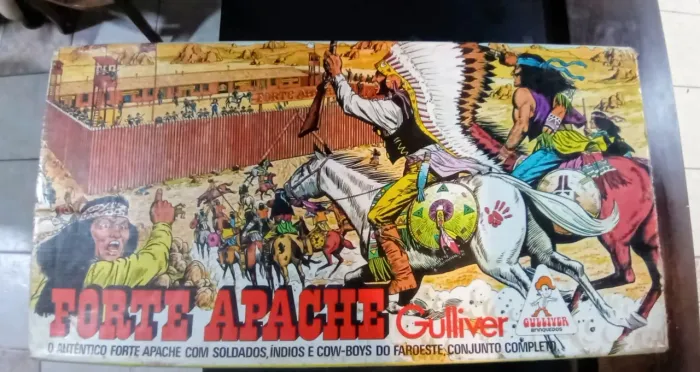 Forte Apache Gulliver madeira anos 70/ anos 80 antigo completo e com figuras extras 