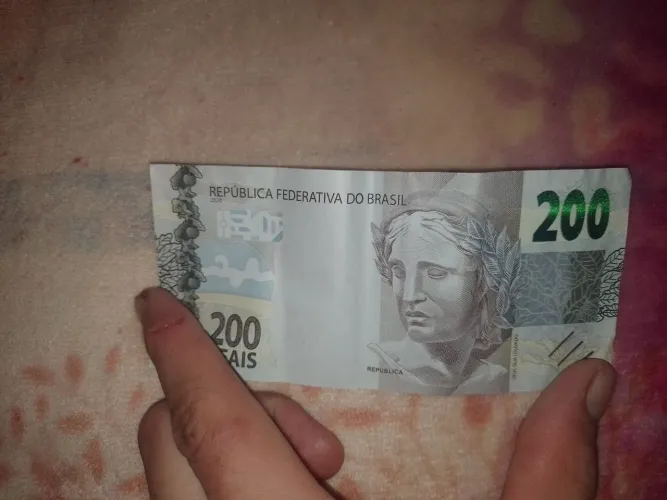 Vende-se nota de 200
