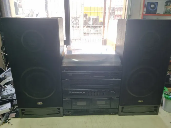 Som cce com toca disco e toca fita no estado liga mas não sai som