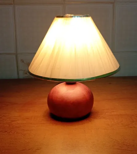 LUMINÁRIA DE MESA MINI LUCE POTE de madeira
