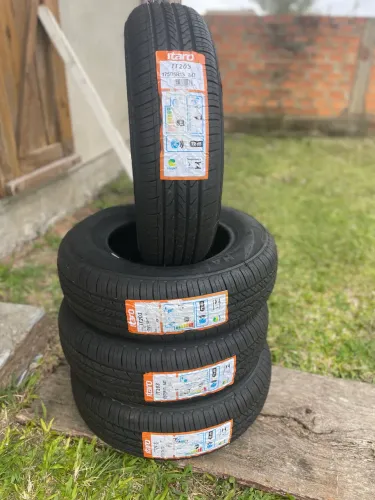 Vendo jogo de pneus aro 13 novos! Nunca usados!
