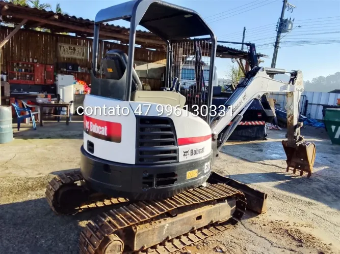 Bobcat E26 2012 9800 horas