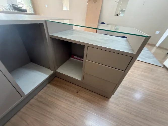 Balcão de Atendimento em L com Tampo de Vidro