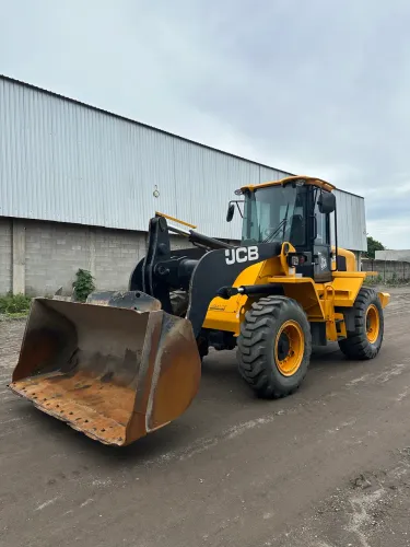 PÁ CARREGADEIRA JCB 422ZX - 2017
