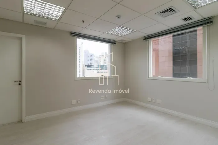 Oportunidade Única: Sala Comercial de 45m² na Consolação, São Paulo-SP! Espaço Moderno e E
