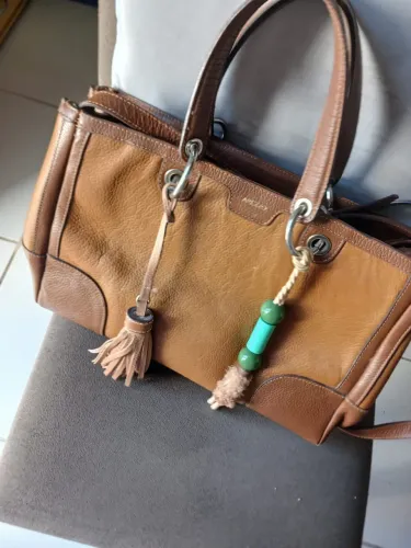 BOLSA DE COURO DA AREZZO ORIGINAL , VALOR 170,00 ? ENTREGO EM MÃOS DEPENDENDO DO LOCAL