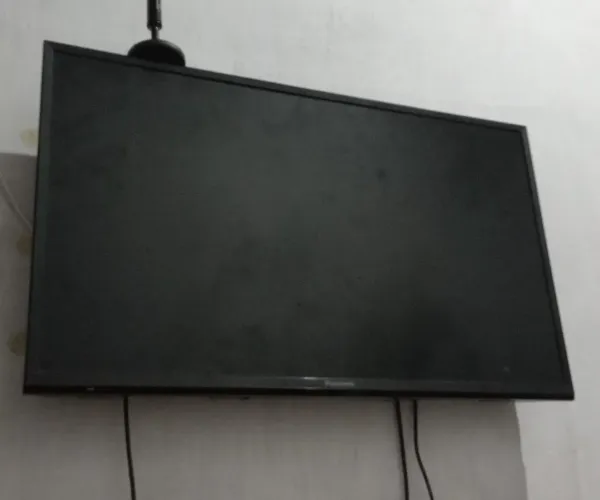 Vende-se televisão