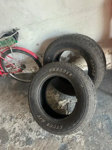 2 pneus 265/65 aro 17