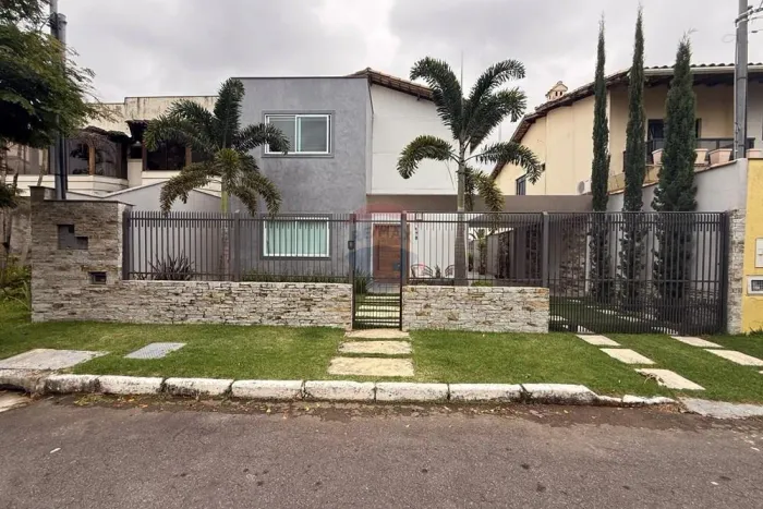 Casa Moderna e bem decorada com área gourmet no Condominio Alto dos Pinheiros, no bairro S