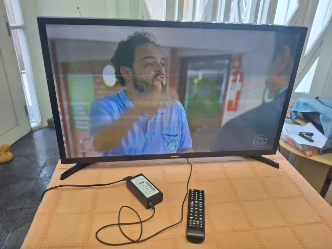 tv smart 32 Sanssung...controle remoto e fonte com problema na imagem. original...