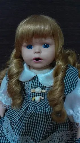 Boneca de porcelana
