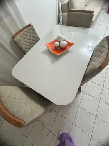 Mesa com 4 cadeiras-Off White e Bege