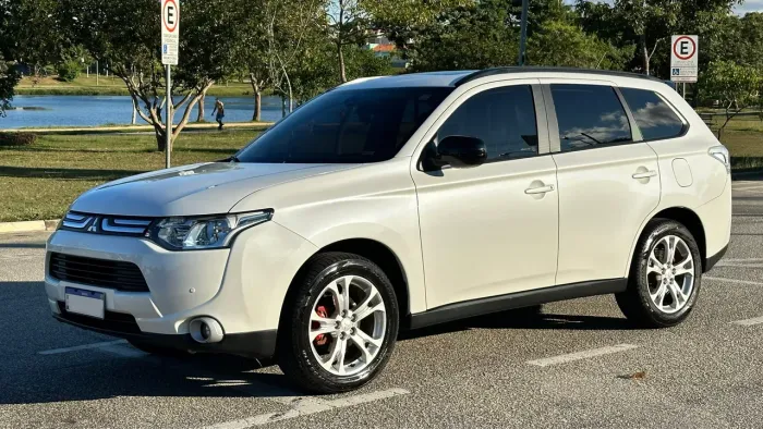 Mitsubishi Outlander 2.0 16V 160cv Aut. 2014