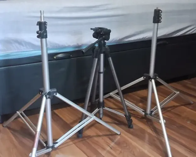 KIT 3 TRIPÉS STUDIO FOTOGRÁFICO Weinfeng/Unitek ótimo estado!