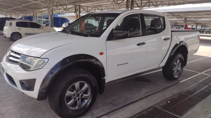 Mitsubishi L200 Triton GLX 3.2 CD TB Int.diesel MEC 2017