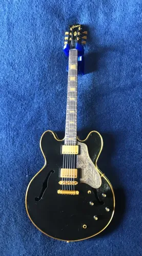 guitarra miniatura