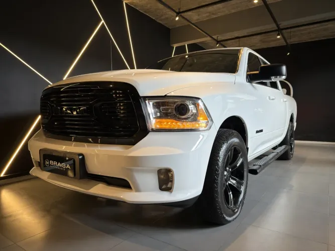 Ram Classic R/T 5.7 CD V8 4X4 Aut. 2023