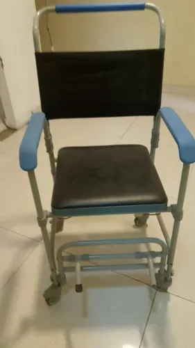 Cadeira de banho,marca dellamed,nunca usada.