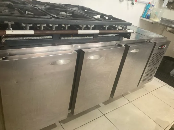 Balcão Refrigerado Macom Inox ( 3 portas )