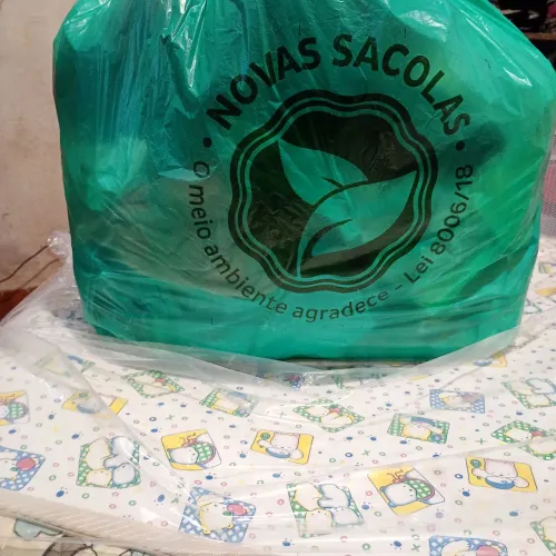 Doação de roupas e colchão infantil menina 
