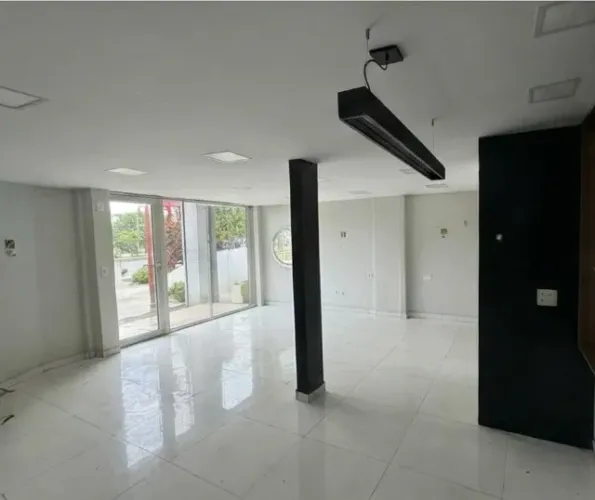 LOJA NO BARRA WORLD - PRONTA PARA SALÃO, 45m2