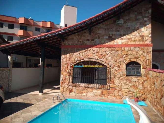 Casa com Piscina e Churrasqueira no Maitinga em Bertioga  281 m²  R$ 1.050.000