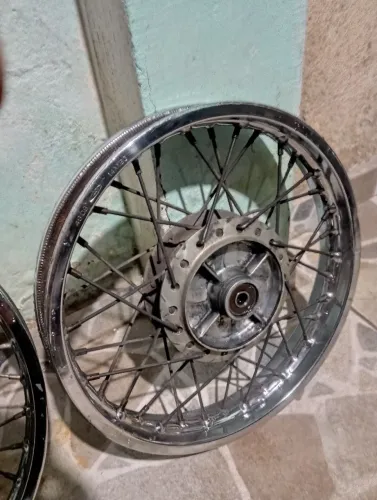 PAR RODAS ORIGINAIS HONDA BIZ 110 E 125 FREIO A TAMBOR