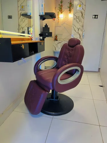 Cadeira Hidráulica Reclinável Darus Barbearia ou Salão de Beleza