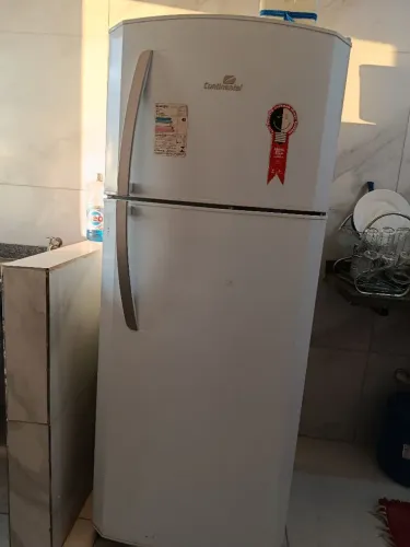 VENDE-SE GELADEIRA CONTINENTAL - R$ 200,00