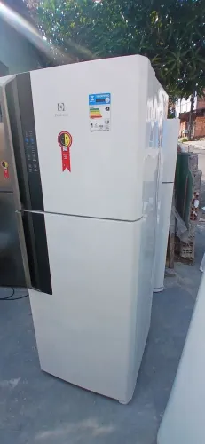 VENDO GELADEIRA ELECTROLUX FROS FREE PAINEL TOUCH-SCREEN VALOR 2.000 FAÇO ENTREGA GRÁTIS