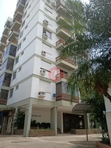 Na Cidade Baixa, 1 dormitório com sacada. Elevador.