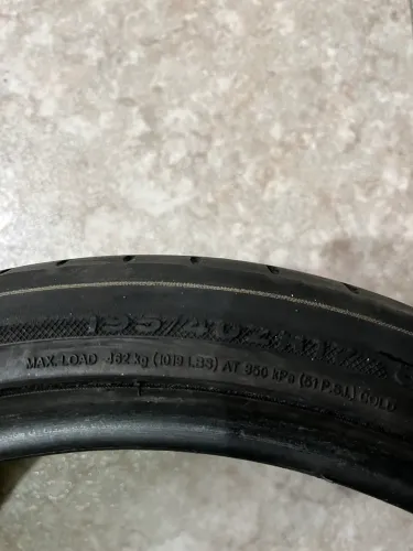 Pneus aro 17 195/40 meia-vida (Aceito proposta e dependendo do lugar entrego)
